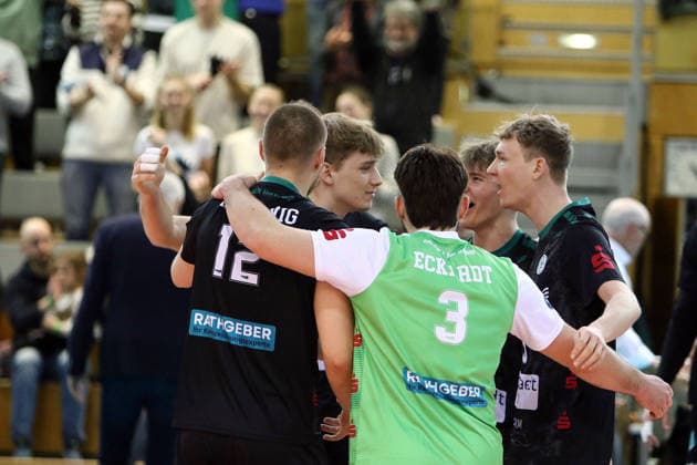 Hachinger joy about winning the first set, He Volleyball, 1 BL,25 26, TSV Haching Muenchen vs Helios Gizzlys Giesen, , Geothermie Arena, Unterhaching, 11 01 26 Copyright: WolfgangxFehrmann