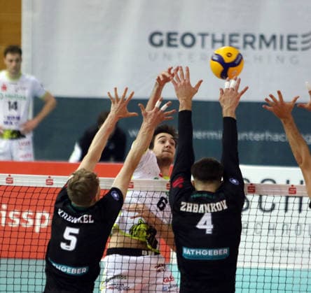 in the center Mark RURA Giesen , He Volleyball, 1 BL,25 26, TSV Haching Muenchen vs Helios Gizzlys Giesen, , Geothermie Arena, Unterhaching, 11 01 26 Copyright: WolfgangxFehrmann