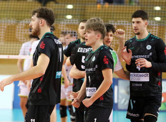 Hachinger joy after winning the second set, He Volleyball, 1 BL,25 26, TSV Haching Muenchen vs Helios Gizzlys Giesen, , Geothermie Arena, Unterhaching, 11 01 26 Copyright: WolfgangxFehrmann