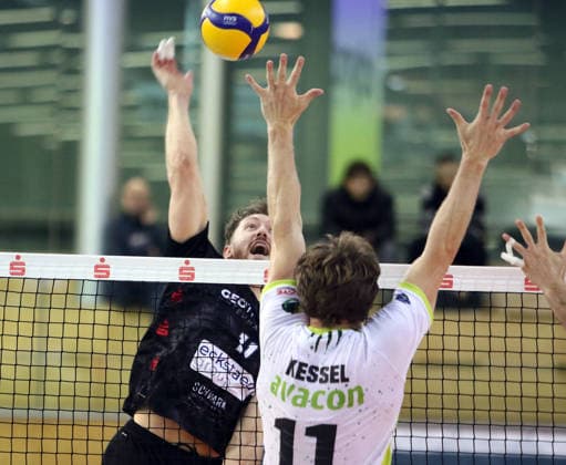 from left Marco MILOVANOVIC Haching , Cody KESSEL Giesen , He Volleyball, 1 BL,25 26, TSV Haching Muenchen vs Helios Gizzlys Giesen, , Geothermie Arena, Unterhaching, 11 01 26 Copyright: WolfgangxFehrmann