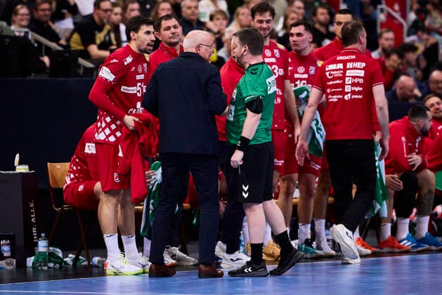 Handball Men Laenderspiel Germany Croatia on 11 01 2026, Croatian team discusses with the referee Hannover ZAG arena Niedersachsen Germany