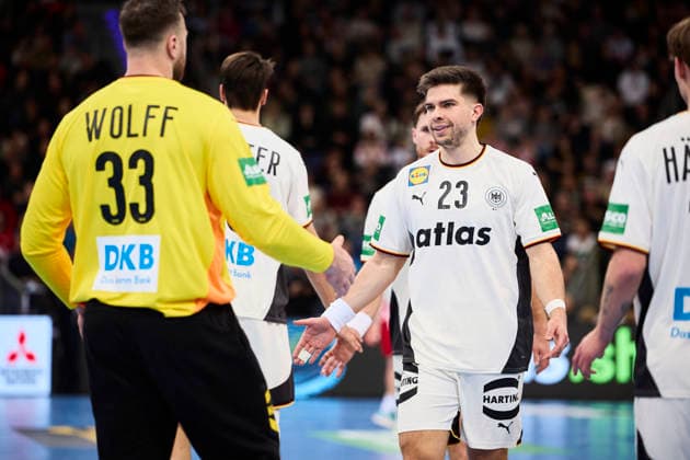 Handball men Laenderspiel Germany Croatia on 11 01 2026, Andreas Wolff 33 Germany and Renars Uscins 23 Germany high-five each other Hannover ZAG arena Niedersachsen Germany