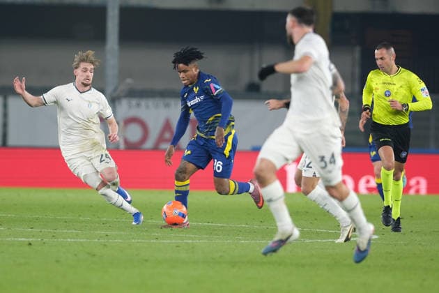 Hellas Verona FC v SS Lazio - Serie A Gift Orban of Hellas Verona FC carries the ball during the soccer match between Hellas Verona FC and SS Lazio, MD20 of Serie A Enilive Italian soccer championship 2025 2026 at Marcantonio Bentegodi Stadium in Verona, Italy, on January 11, 2026. Verona Italy  Copyright: xRobertoxTommasinix originalFilename:tommasini-hellasve260111_npGOD.jpg