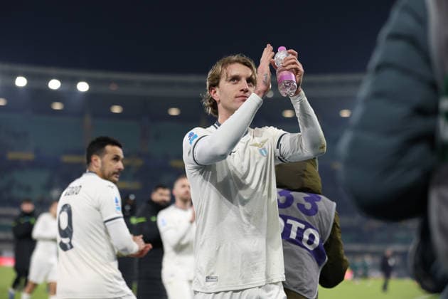 January 11, 2026, Verona, Veneto, Italy: NICOLO ROVELLA of Lazio celebrates winning Matchday 20 of 38 of the Serie A 2025 26 between HELLAS VERONA and LAZIO at the Bentegodi Stadium in Verona, Italy Verona Italy - ZUMAc179 20260111_zep_c179_056 Copyright: xMickaelxChavetx