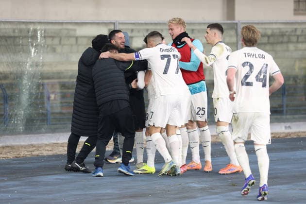 January 11, 2026, Verona, Veneto, Italy: MANUEL LAZZARI 29 of Lazio is celebrated by his teammates for provoking his side s first and decisive goal on Matchday 20 of 38 of the Serie A 2025 26 between HELLAS VERONA and LAZIO at the Bentegodi Stadium in Verona, Italy. Lazio won 1:0. Verona Italy - ZUMAc179 20260111_zep_c179_062 Copyright: xMickaelxChavetx