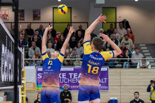 1 Volleyball Bundesliga Season 2025 2026 Cerebricks Volley Goats Mitteldeutschland vs SVG Lüneburg Halle, Germany January 11, 2026 In the picture from left Paul Klimm Bitterfeld and Dax Tompkins Bitterfeld Halle Saale swh Arena Sachsen Anhalt Germany