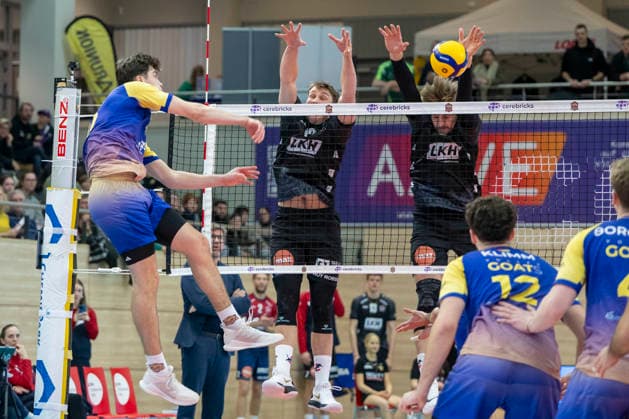 1 Volleyball Bundesliga Season 2025 2026 Cerebricks Volley Goats Mitteldeutschland vs SVG Lüneburg Halle, Germany January 11, 2026 In the picture from left Erik Brand Bitterfeld , Santeri Vaelimaa Lueneburg and Jackson Clifford Howe Lueneburg Halle Saale swh Arena Sachsen Anhalt Germany
