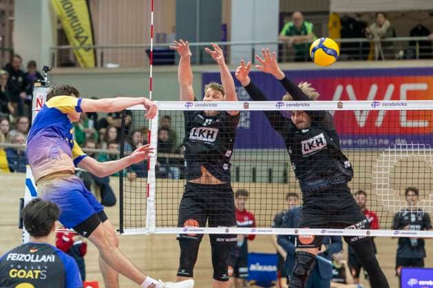1 Volleyball Bundesliga Season 2025 2026 Cerebricks Volley Goats Mitteldeutschland vs SVG Lüneburg Halle, Germany January 11, 2026 In the picture from left Erik Brand Bitterfeld , Santeri Vaelimaa Lueneburg and Jackson Clifford Howe Lueneburg Halle Saale swh Arena Sachsen Anhalt Germany