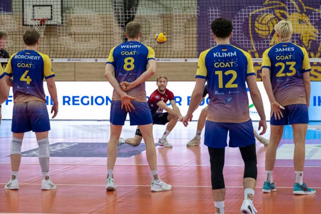 1 Volleyball Bundesliga Season 2025 2026 Cerebricks Volley Goats Mitteldeutschland vs SVG Lüneburg Halle, Germany January 11, 2026 In the picture from left Tom Borchert Bitterfeld , Jannis Wehry Bitterfeld ,Daniel Gruvaeus Lueneburg ,Paul Klimm Bitterfeld and Samuel Schellenberg Bitterfeld Halle Saale swh Arena Sachsen Anhalt Germany
