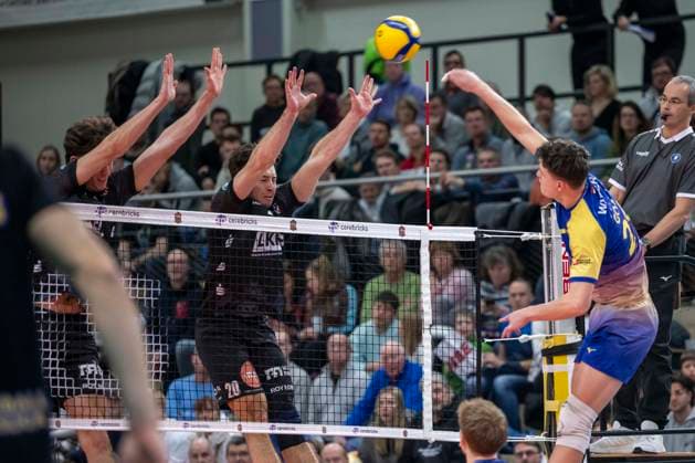 1 Volleyball Bundesliga Season 2025 2026 Cerebricks Volley Goats Mitteldeutschland vs SVG Lüneburg Halle, Germany January 11, 2026 In the picture from left Cole Matthew Young Lueneburg ,Ethan Champlin Lueneburg and Clay Wieter Bitterfeld Halle Saale swh Arena Sachsen Anhalt Germany