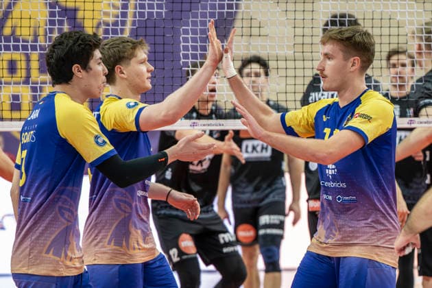 1 Volleyball Bundesliga Season 2025 2026 Cerebricks Volley Goats Mitteldeutschland vs SVG Lüneburg Halle, Germany January 11, 2026 In the picture from left Sebastian Lara Bitterfeld , Tom Borchert Bitterfeld , Paul Stommel Bitterfeld Halle Saale swh Arena Sachsen Anhalt Germany