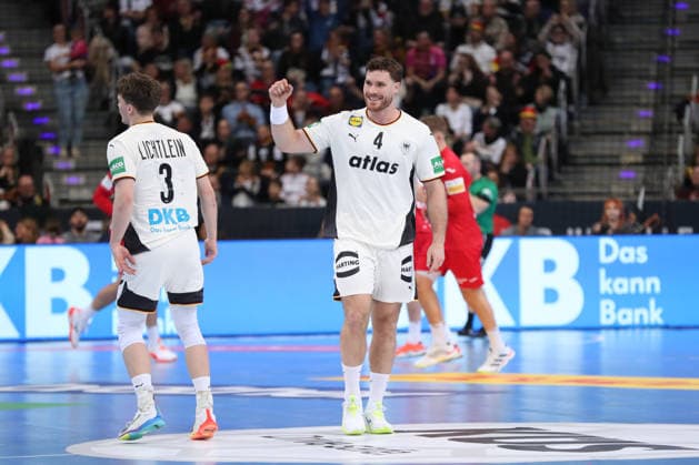 11 01 2026, xgox, handball, international match, Germany Croatia v l Johannes Golla Germany, 4 cheers, goal celebration, celebrate the goal, celebration Hannover