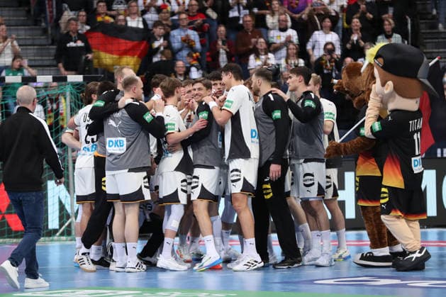 11 01 2026, xgox, handball, international match, Germany Croatia v l Germany cheering about the victory, cheering after the end of the match Hannover