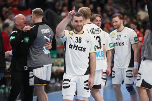 11 01 2026, xgox, handball, international match, Germany Croatia v l Lukas Mertens Germany, 36 cheering about the victory, cheering after the end of the match Hannover