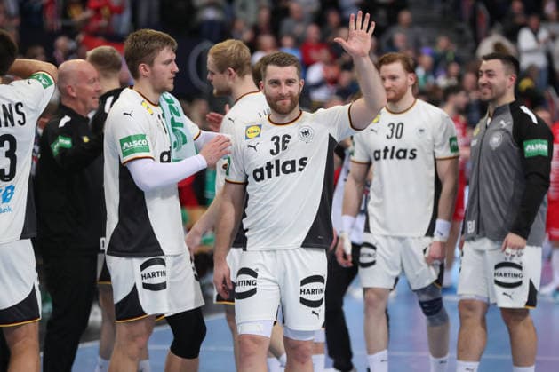 11 01 2026, xgox, handball, international match, Germany Croatia v l Lukas Mertens Germany, 36 cheering about the victory, cheering after the end of the match Hannover