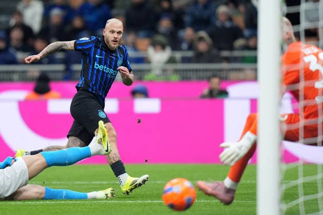 Inter Milan™s Federico Dimarco scores 1-0 during the Serie A soccer match between Inter and Napoli at the San Siro Stadium in Milan , north Italy - Sunday , January 11 , 2026. - Soccer .  Copyright: xSpada LaPressex