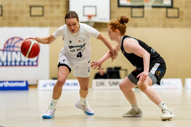 Nici Egert Wings Leverkusen,No 04 on the ball against Lea Wolff Talents BonnRhöndorf,No 77 DEU, Leverkusen, 11 01 2026 Basketball, Women 2 Bundesliga North, Matchday 14, Wings Leverkusen Talents BonnRhöndorf