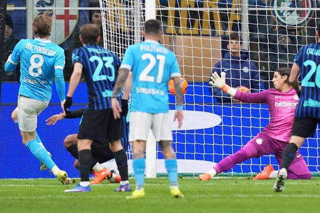 Napoli s Scott McTominay scores 1-1 during the Serie A soccer match between Inter and Napoli at the San Siro Stadium in Milan , north Italy - Sunday , January 11 , 2026. - Soccer .  Copyright: xSpada LaPressex