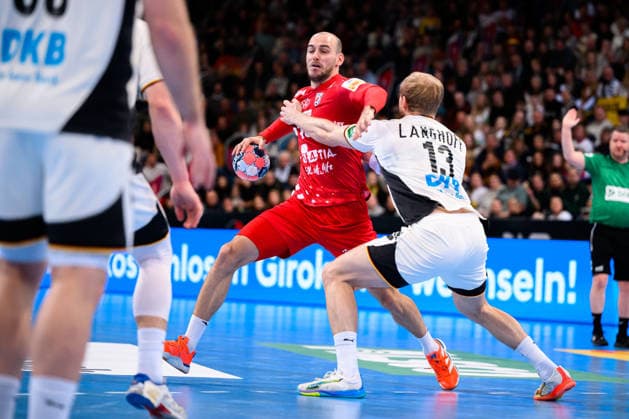 Hannover Handball Laenderspiel Germany Croatia Ivano Pavlovic Croatia , Matthes Langhoff Germany Hannover ZAG Arena Nordrhein Westfalen Germany