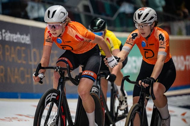 JÄHRIG Fabienne, SIMON Jette Sixdays Bremen 2026 Team 4 JÄHRIG Fabienne GER Black SIMON Jette GER Red Landscape horizontal Landscape Event Event Sixdays Bremen 2026 Category Category Cycling Track Cycling Sixdays Elite Women Location Location Europe Germany Bremen ÖVB Arena Discipline Madison Distance m Date Date 11 01 2026 Sunday Day 3