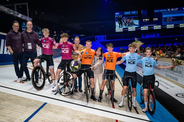 WALDMÜLLER Baltasaar, KAFFKA Louis Pepe, RANFFT Max, HENNIG Dominic, TRUMANN Kalle, SCHULZE HESSELMANN Oskar Sixdays Bremen 2026 Team 5 WALDMÜLLER Baltasaar GER KAFFKA Louis Pepe GER Team 4 RANFFT Max GER HENNIG Dominic GER Winner First Place Team 2 TRUMANN Kalle GER SCHULZE HESSELMANN Oskar GER Third Place Award Ceremony Medal Ceremony Podium Landscape horizontal Landscape Event Event Sixdays Bremen 2026 Category Category Cycling Track Cycling Sixdays Elite Location Location Europe Germany Bremen ÖVB Arena Discipline U19 Andy Kappes Cup Distance m Date Date 11 01 2026 Sunday Day 3