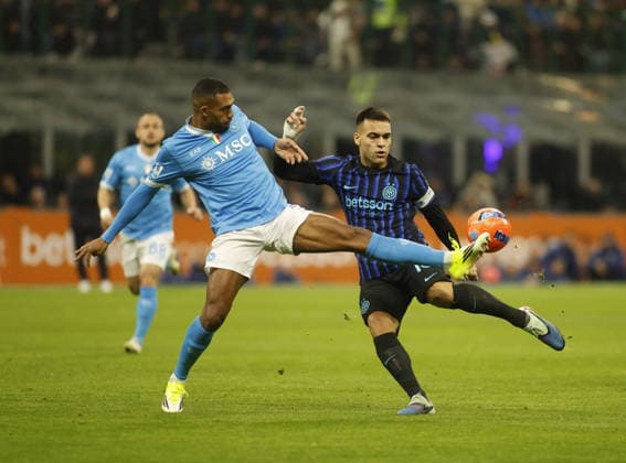 Lautaro Martinez of FC Inter and Juan Jesus of SSC Napoli during the Italian Serie A, 2025 26 season, football match between FC Inter and SSC Napoli on 11 January 2026 at â?? Giueppe Meazza â?? Stadium, San Siro, Milan, Italy. Photo Nderim KACELI  Copyright: xNderimxKaceli IPAxSportx xipa-agency.netx xx IPA_69950098 IPA_Agency_IPA69950098