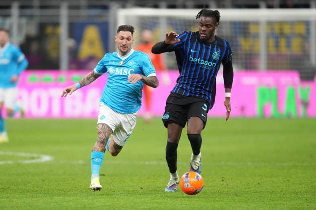 MILAN, ITALY, JANUARY 11: Yann Bisseck of FC Internazionale Milano vies with Matteo Politano of SSC Napoli during the Serie A match between FC Internazionale Milano and SSC Napoli in Milan, Italy. Copyright: xFOTOAGENZIAx