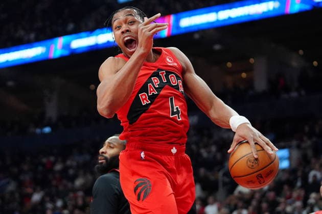 January 11, 2026, Toronto, On, CANADA: Toronto Raptors forward Scottie Barnes (4) reacts after dunking over Philadelphia 76ers centre Andre Drummond (1) during first half NBA, Basketball Herren, USA basketball action in Toronto, Sunday, Jan. 11, 2026. Canada News - January 11, 2026 - ZUMAc35_ 20260111_zaf_c35_065 Copyright: xFrankxGunnx