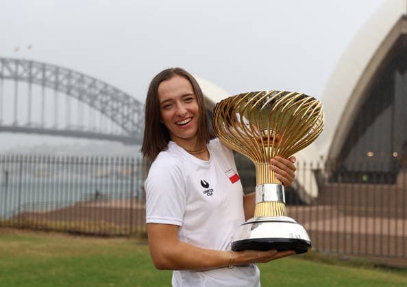 January 12, 2026, Sydney, New South Wales, Australia: IGA SWIATEK of Poland with the trophy after winning United Cup in front of Opera House, Sydney, Australia. Sydney Australia - ZUMAc278 20260112_zsp_c278_004 Copyright: xMarcinxCholewinskix