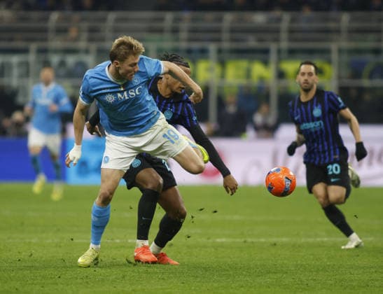 CALCIO - Serie A - Inter - FC Internazionale vs SSC Napoli Rasmus Hojlund of SSC Napoli and Manuel Akanji of FC Inter during the Italian Serie A, 2025 26 season, football match between FC Inter and SSC Napoli on 11 January 2026 at â?? Giueppe Meazza â?? Stadium, San Siro, Milan, Italy. Photo Nderim KACELI Milan Italy  Copyright: xIPAxSport ABACAx
