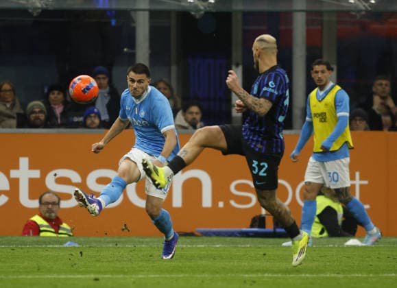 CALCIO - Serie A - Inter - FC Internazionale vs SSC Napoli Ejlif Elmas of SSC Napoli during the Italian Serie A, 2025 26 season, football match between FC Inter and SSC Napoli on 11 January 2026 at â?? Giueppe Meazza â?? Stadium, San Siro, Milan, Italy. Photo Nderim KACELI Milan Italy  Copyright: xIPAxSport ABACAx