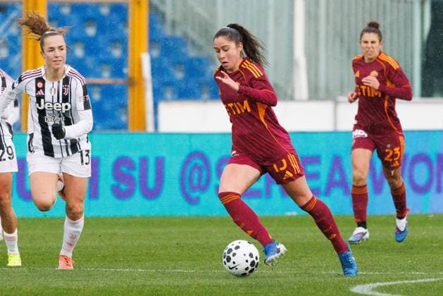 CALCIO - Supercoppa Femminile - Juventus FC vs AS Roma Giulia Dragoni of AS Roma plays the ball during the Italian Women Super Cup match between Juventus and AS Roma at Stadio Adriatico on January 11, 2026 in Pescara, Italy. Photo: Cinzia Camela. Pescara Italy  Copyright: xIPAxSport ABACAx