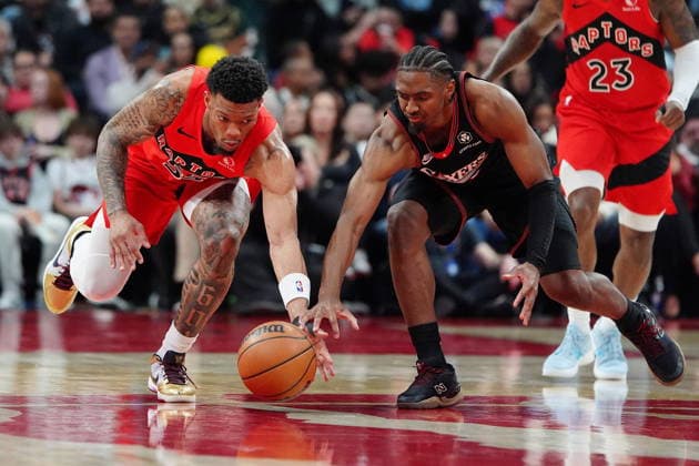 January 11, 2026, Toronto, On, CANADA: Toronto Raptors guard Alijah Martin (55) steals the ball from Philadelphia 76ers guard Tyrese Maxey (0) during first half NBA, Basketball Herren, USA basketball action in Toronto, Sunday, Jan. 11, 2026. Canada News - January 11, 2026 - ZUMAc35_ 20260111_zaf_c35_120 Copyright: xFrankxGunnx