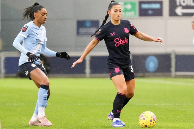 Maz Pacheco (33 Everton Women) controls the ball during the Barclays Womens Super League match between Manchester City and Everton at Joie Stadium in Manchester, England on January 11th 2026. Copyright: xSeanxChandlerx xSPPx Sportspressphoto_SPR81104