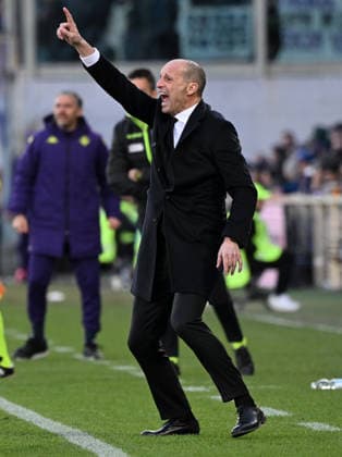 (260112) -- FLORENCE, Jan. 12, 2026 -- AC Milan s head coach Massimiliano Allegri gestures during a Serie A football match between Fiorentina and AC Milan in Florence, Italy, Jan. 11, 2026. (Photo by Xinhua) (SP)ITALY-FLORENCE-FOOTBALL-SERIE A- FIORENTINA VS AC MILAN AlbertoxLingria 