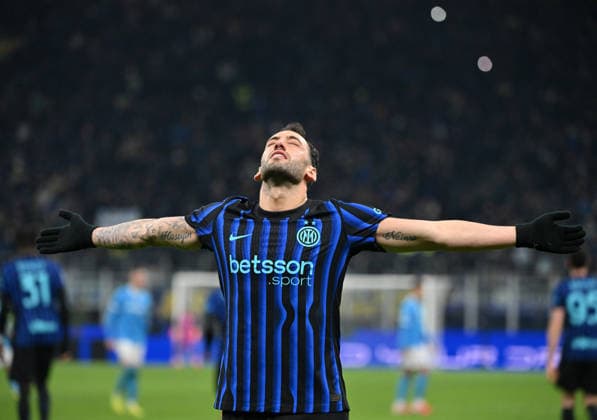 (260112) -- MILAN, Jan. 12, 2026 -- Inter Milan s Hakan Calhanoglu celebrates his goal during a Serie A football match between Inter Milan and Napoli in Milan, Italy, Jan. 11, 2026. (Photo by Xinhua) (SP)ITALY-MILAN-FOOTBALL-SERIE A-INTER MILAN VS NAPOLI AlbertoxLingria 