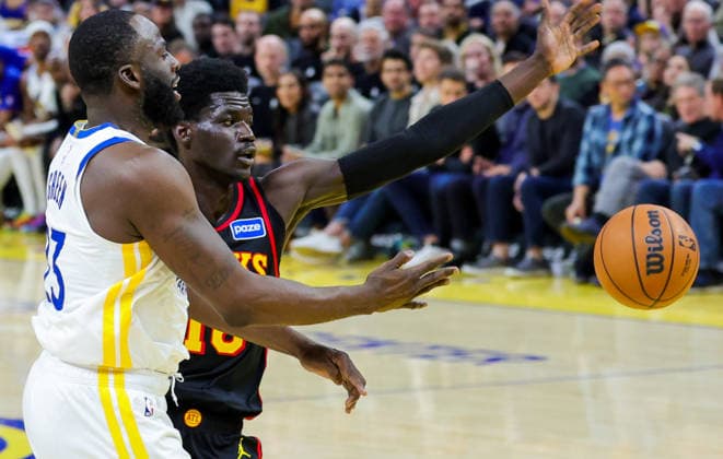 (260112) -- SAN FRANCISCO, Jan. 12, 2026 -- Golden State Warriors Draymond Green (L) competes during the 2025-2026 NBA, Basketball Herren, USA regular season basketball match between Golden State Warriors and Atlanta Hawks in San Francisco, the United States, Jan. 11, 2026. (Photo by Xinhua) (SP)U.S.-SAN FRANCISCO-BASKETBALL-NBA-WARRIORS VS HAWKS ArthurxDong 