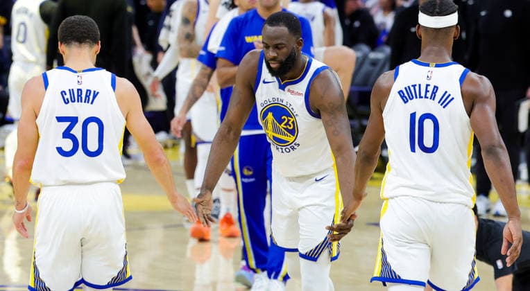 (260112) -- SAN FRANCISCO, Jan. 12, 2026 -- Golden State Warriors Draymond Green (C) celebrates with teammates Stephen Curry (L) and Jimmy Butler during the 2025-2026 NBA, Basketball Herren, USA regular season basketball match between Golden State Warriors and Atlanta Hawks in San Francisco, the United States, Jan. 11, 2026. (Photo by Xinhua) (SP)U.S.-SAN FRANCISCO-BASKETBALL-NBA-WARRIORS VS HAWKS ArthurxDong 