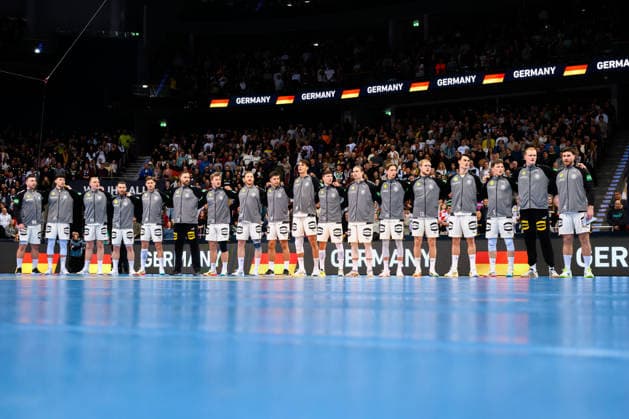 Hannover Handball Laenderspiel Germany Croatia the team of Germany during the anthem Hannover ZAG Arena Nordrhein Westfalen Germany