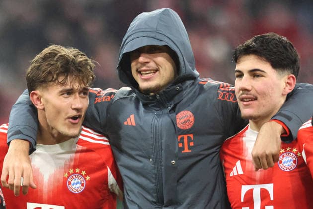 f l 20 Tom Bischof, 45 Aleksandar Pavlovic, Felipe Chavez FCB jubilation, at the end of the match, group, portrait, portrait, football 1 BL FC Bayern Munich VfL Wolfsburg 11 01 2026 Allianz Arena PHOTO Mladen Lackovic LakoPress