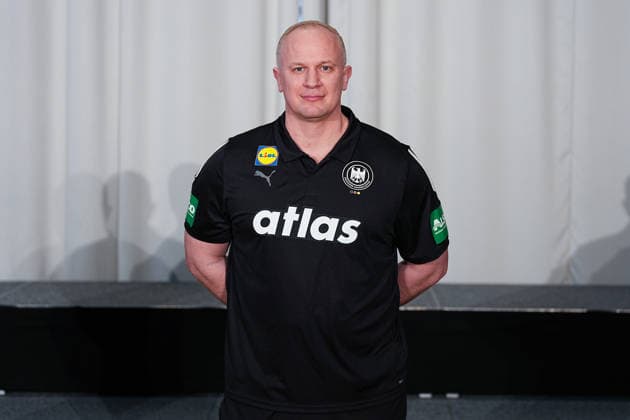 12 01 2026, xydrx, handball, portrait session of the German national team in Hanover ahead of the EHF Euro 2026 Simon Overkamp National Athletics Coach Lower Saxony Germany