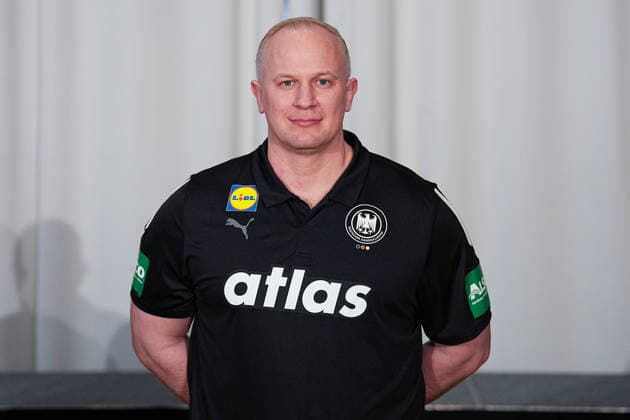 12 01 2026, xydrx, handball, portrait session of the German national team in Hanover ahead of the EHF Euro 2026 Simon Overkamp National Athletics Coach Lower Saxony Germany