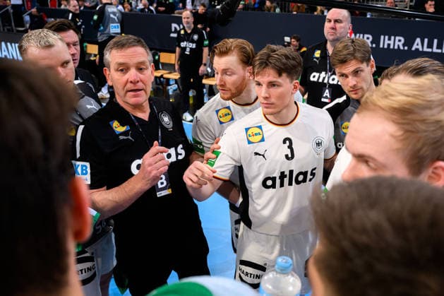 Hannover Handball Laenderspiel Germany Croatia Coach Alfred Gislason Germany , Nils Lichtlein Germany Hannover ZAG Arena Nordrhein Westfalen Germany