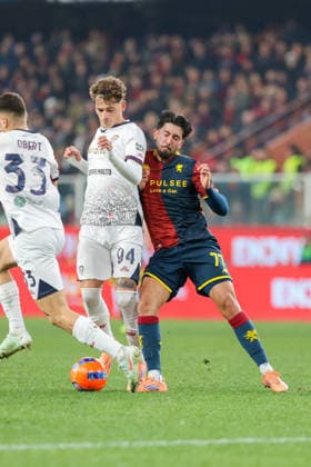 GenoaÕs Mikael Ellertsson fights for the ball with Cagliari s Sebastiano Esposito during the Serie A soccer match between Genoa and Cagliari at the Luigi Ferraris Stadium in Genoa, Italy - Monday, January 12, 2026. - Soccer .  Copyright: xTanoxPecoraro LaPressex
