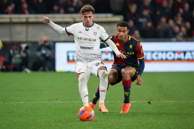 Serie A, Day 20, Stadio Ferraris, Genova, Genoa - Cagliari, in the photo: Esposito and Marcandalli  Copyright: xGabrielexSiri IPAxSportx xipa-agency.netx xx IPA_69991449 IPA_Agency_IPA69991449