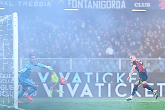 January 12, 2026, Genoa, Genoa: Genoa™s Norwegian defender Leo Ostigard (right) scores a goal during the Italian Serie A soccer match Genoa Cfc vs Cagliari Calcio at Luigi Ferraris stadium in Genoa, Italy, 12 January 2026. ANSA STRINGER. Italy Soccer: Serie A; Genoa Cfc Vs Cagliari Calcio  - ZUMAa110 20260112_zaf_a110_018 Copyright: xStringerx