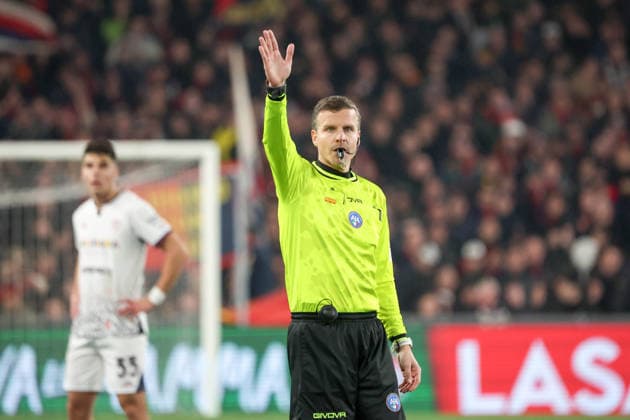 Serie A, Day 20, Stadio Ferraris, Genova, Genoa - Cagliari, in the photo: referee La Penna  Copyright: xGabrielexSiri IPAxSportx xipa-agency.netx xx IPA_69993115 IPA_Agency_IPA69993115