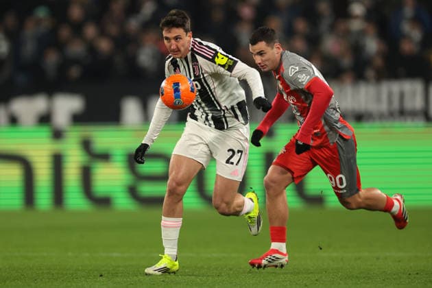 Turin, Italy, 12th January 2026. Andrea Cambiaso of Juventus is pursued by Federico Bonazzoli of US Cremonese during the Juventus vs US Cremonese Serie A match at Allianz Stadium, Turin. Picture credit should read: Jonathan Moscrop Sportimage EDITORIAL USE ONLY. No use with unauthorised audio, video, data, fixture lists, club league logos or live services. Online in-match use limited to 120 images, no video emulation. No use in betting, games or single club league player publications. SPI_002_JM_JUVE_CREMONESE_ SPI-4412-0002