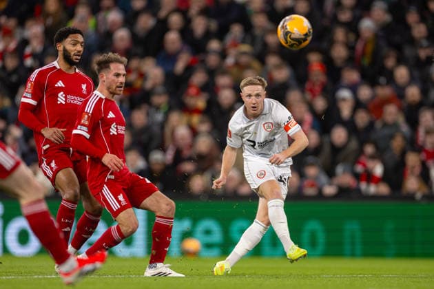 Football - FA Cup - 3rd Round - Liverpool FC v Barnsley FC LIVERPOOL, ENGLAND - Monday, January 12, 2026: Barnsley s Davis Keillor-Dunn with a shot on goal during the FA Cup 3rd Round match between Liverpool FC and Barnsley FC at Anfield. (Photo by David Rawcliffe Propaganda) LIVERPOOL Anfield MERSEYSIDE ENGLAND  Copyright: xPropagandaxPhotoxAgencyx P2026-01-12-Liverpool_Barnsley-54