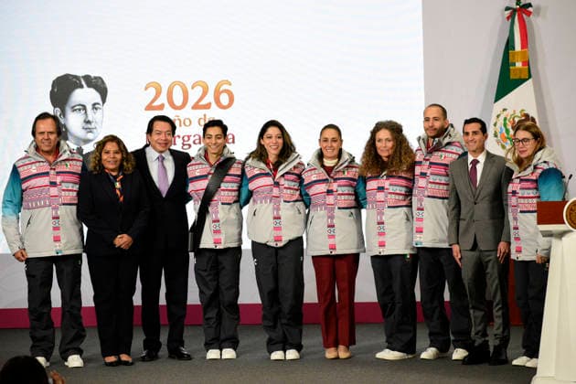 January 12, 2026, Mexico City, Ciudad de Mexico, Mexico: MexicoÃ¢â‚¬â ¢s President Claudia Sheinbaum Pardo, Romel Pacheco, MaroÂ­a Joso AlcaloÂ¡ accompanied by the athletes Donovan Carrillo, Sarah Schleper, Allan Corona and Regina MartoÂ­nez, pose during the flag-raising ceremony for the Mexican team for the XXV edition of the Milan-Cortina 2026 Winter Olympic Games, Olympische Spiele, Olympia, OS during a news conference at the National Palace. on January 12, 2026 in Mexico City, Mexico. Mexico City Mexico - ZUMAe321 20260112_zsa_e321_005 Copyright: xLuisxBarronx
